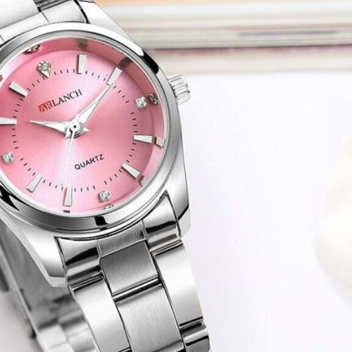 Elegância atemporal: Relógio minimalista de aço inoxidável com strass rosa de 29 mm - Perfeito para mulheres modernas e aventuras ao ar livre.