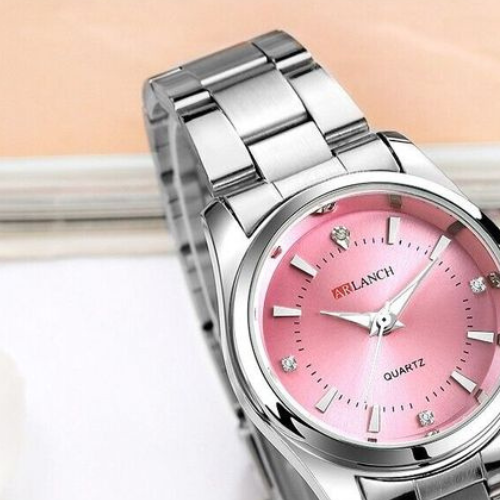 Elegância atemporal: Relógio minimalista de aço inoxidável com strass rosa de 29 mm - Perfeito para mulheres modernas e aventuras ao ar livre.